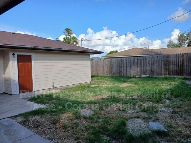 Building Photo - 2255 Lombardy Dr