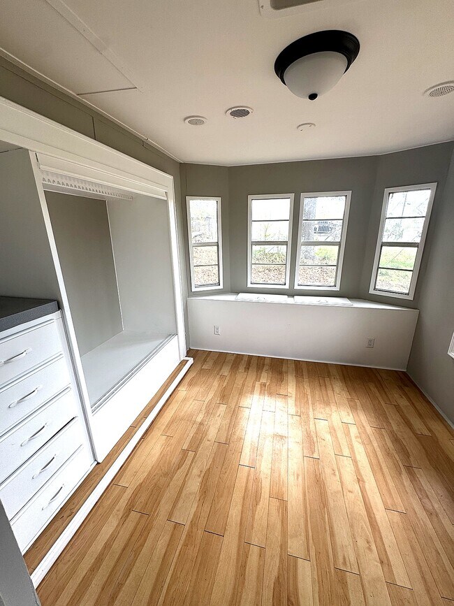 Building Photo - 235 Green Dragon Dr