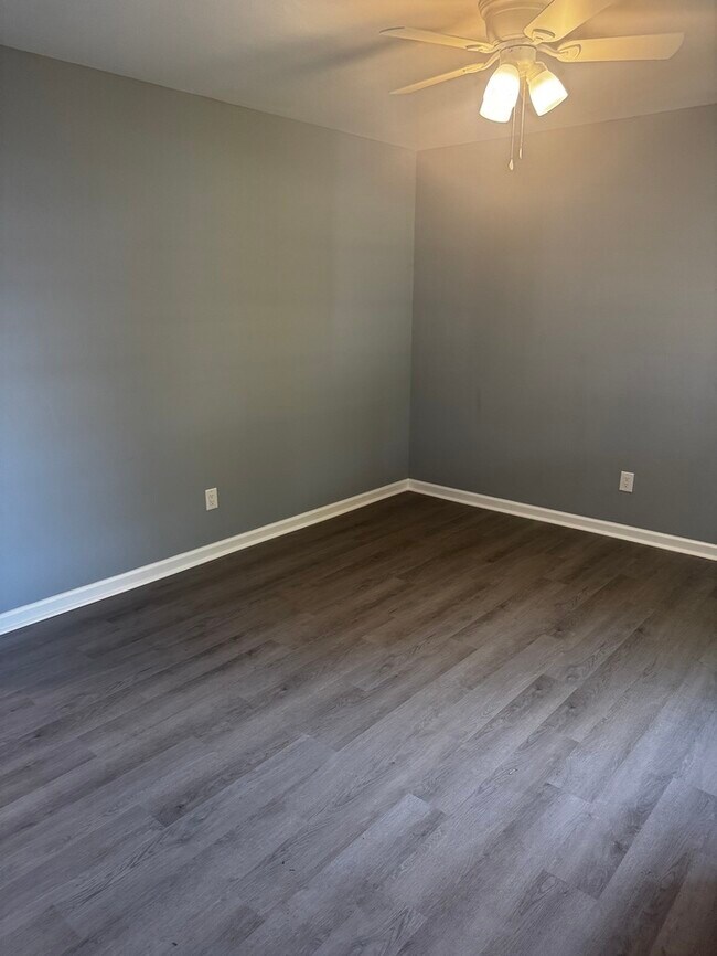 Building Photo - 333 S Eastway Dr