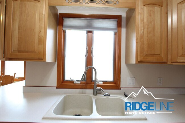 Building Photo - East-End Single Level Home for Lease!