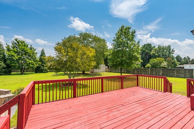 Building Photo - Beautiful Ranch Home with Large Fenced in Yard - Willow Spring - Available July 1st!