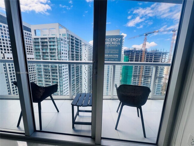 Building Photo - 485 Brickell Ave