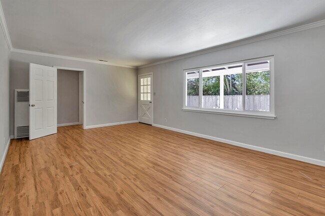 Building Photo - 520 Dawkins Dr