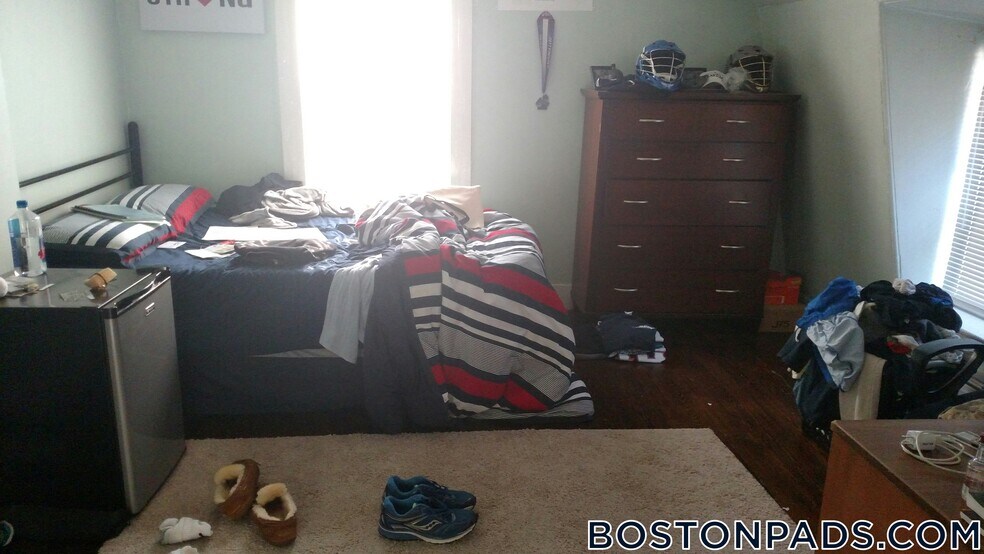 Building Photo - 42 Hillside St