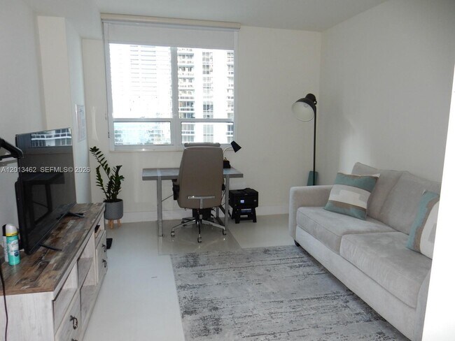 Building Photo - 801 Brickell Key Blvd