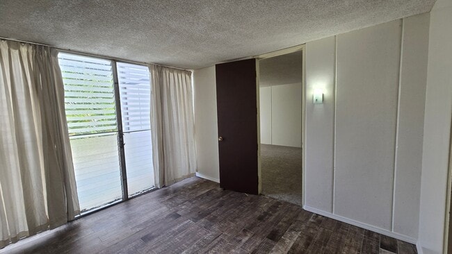 Building Photo - Newly Updated 1 Bedroom 1 Bath Apartment i...