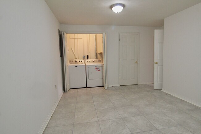 Building Photo - 3-Bedroom Townhome with Bonus Room, Large Deck and Garage!