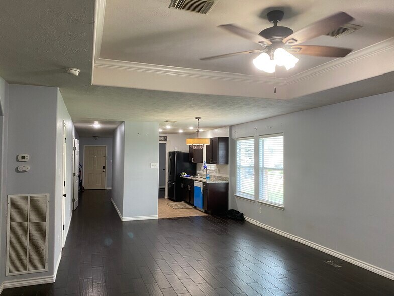 Living room looking into kitchen - 9022 Kerry Prairie Ln