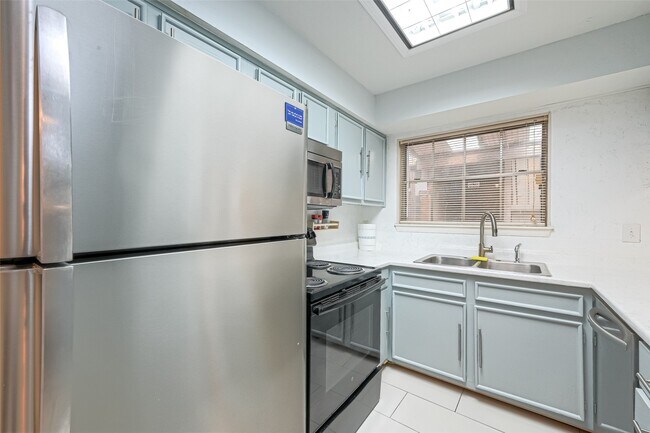 Building Photo - 10188 Beekman Pl Dr