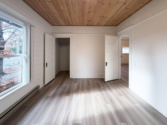 Building Photo - 577 Madison St