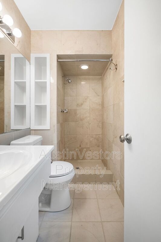 Building Photo - 8600 Clarewood Cir