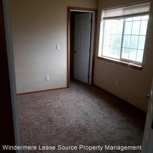 Building Photo - 3 br, 2 bath House - 513 S Garfield Duplex