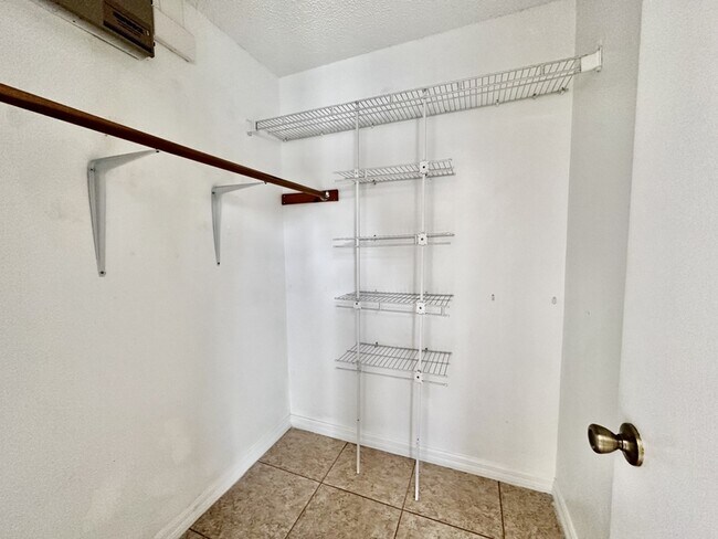 Building Photo - 9606 Chandon Dr