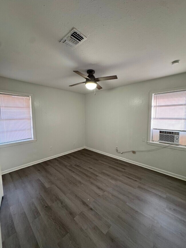 Building Photo - 2662 Carver