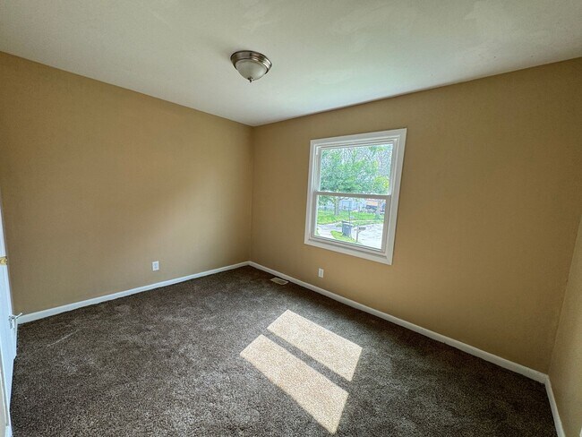 Building Photo - 321 W 19th Ave Ct