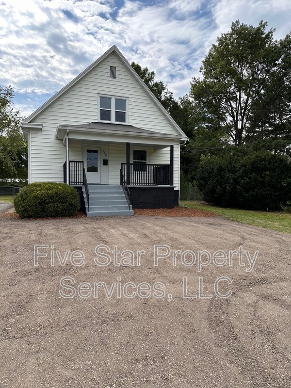 Building Photo - 1749 N Milton Ave
