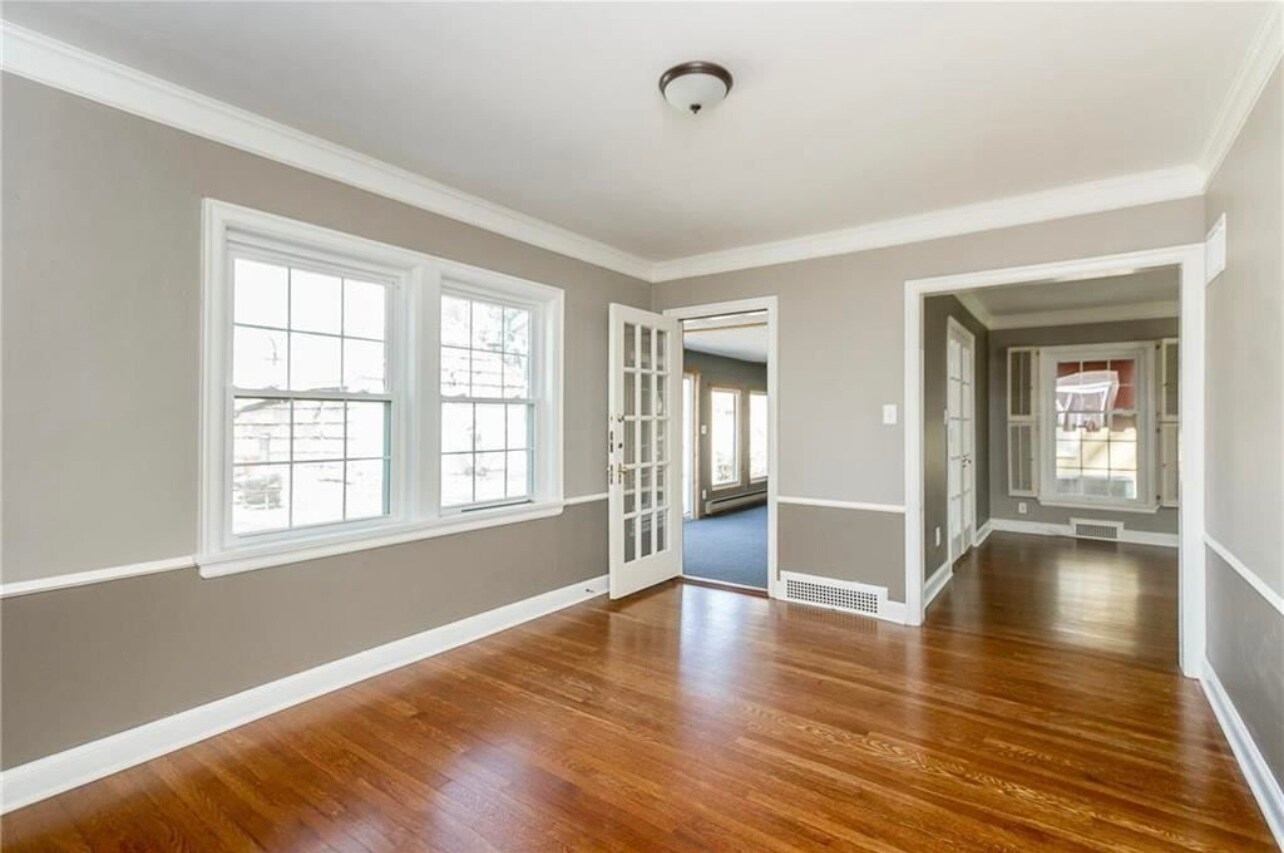 Dining Room - 724 W Gregory Blvd