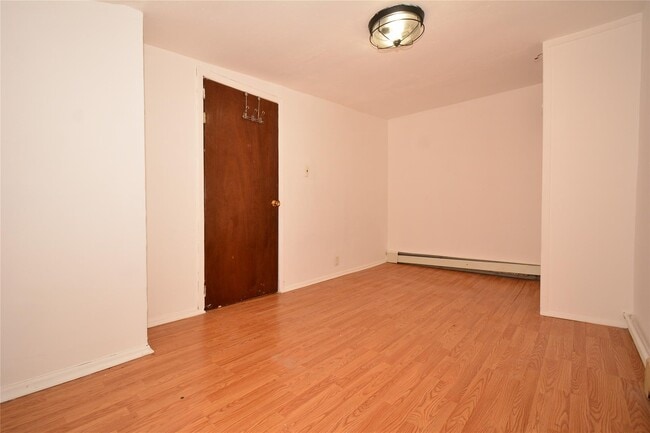Building Photo - 976 Greene Ave
