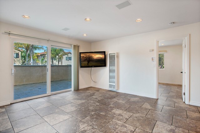 Building Photo - 760 Embarcadero Del Norte