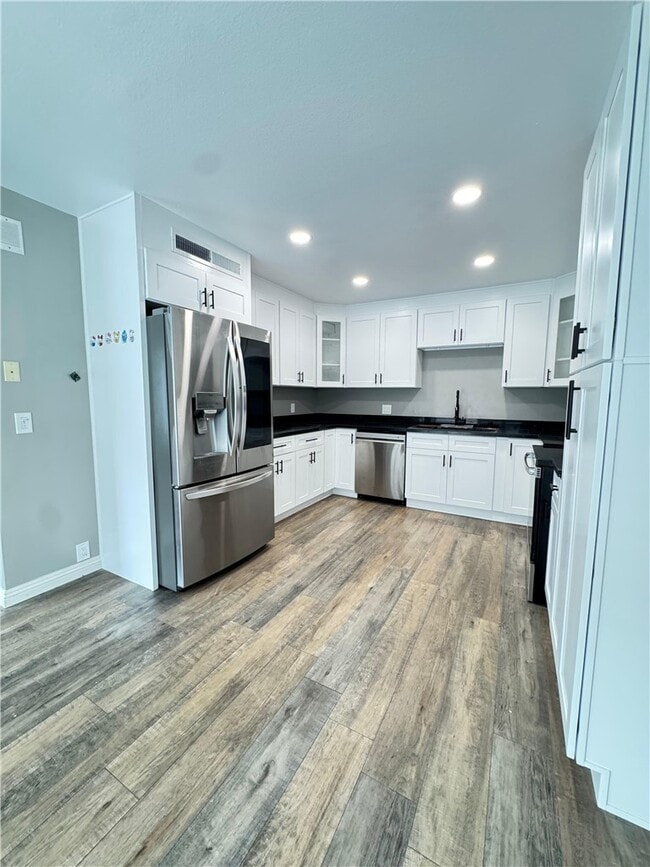 Building Photo - 1339 Parkside Dr