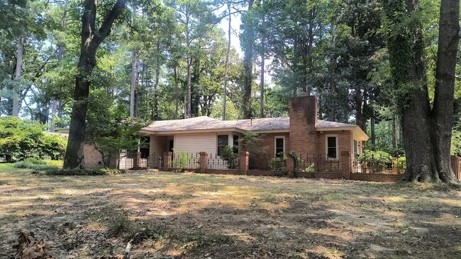 Building Photo - 2 Southern Pines Dr