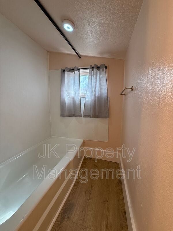 Building Photo - 413 6th St S
