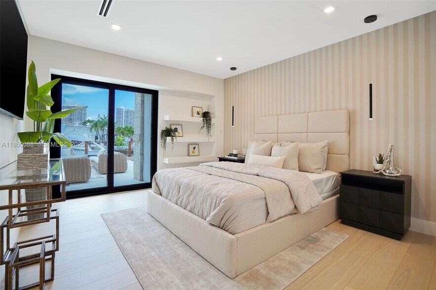 Building Photo - 3251 NE 164th St