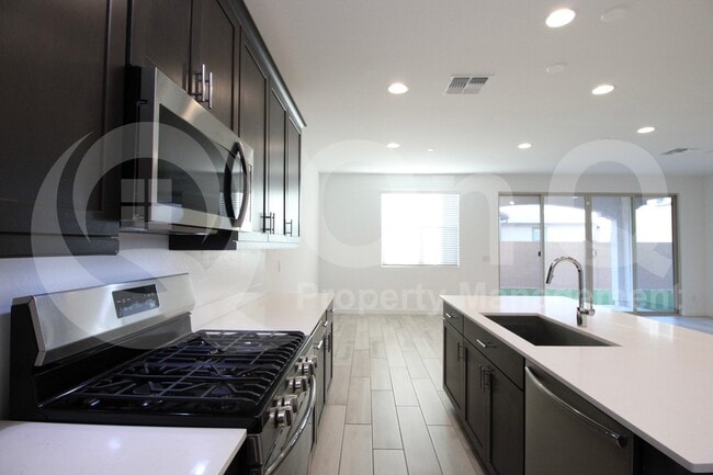 Building Photo - 670 S Jacana Ln