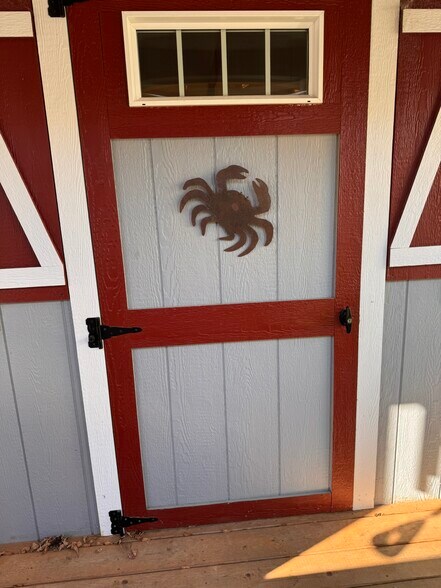 What do we have here? - 11 Pond Ln