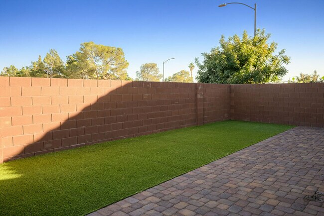 Building Photo - 4302 Eagle Island St