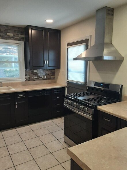 Building Photo - 507A 31st Ave N