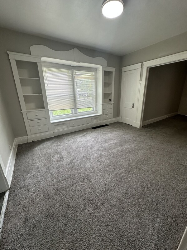 Building Photo - 3525 E 133rd St