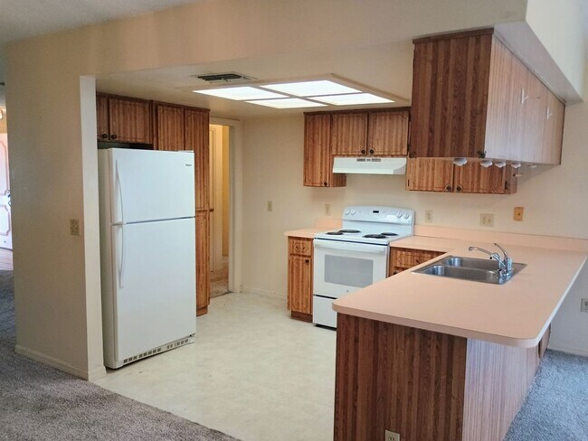 Building Photo - Pool. Privacy. Perfect location. Available...