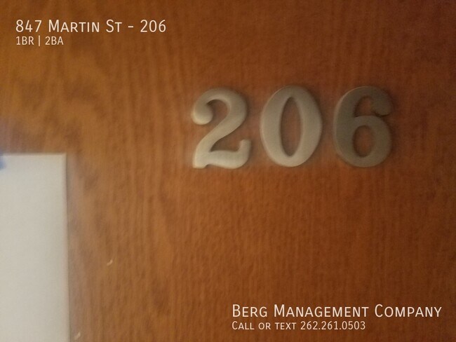 Building Photo - 847 Martin St