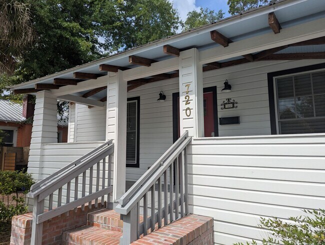 Building Photo - Stunning Fully Renovated 3-Bedroom, 2-Bathroom Cottage-Style Home