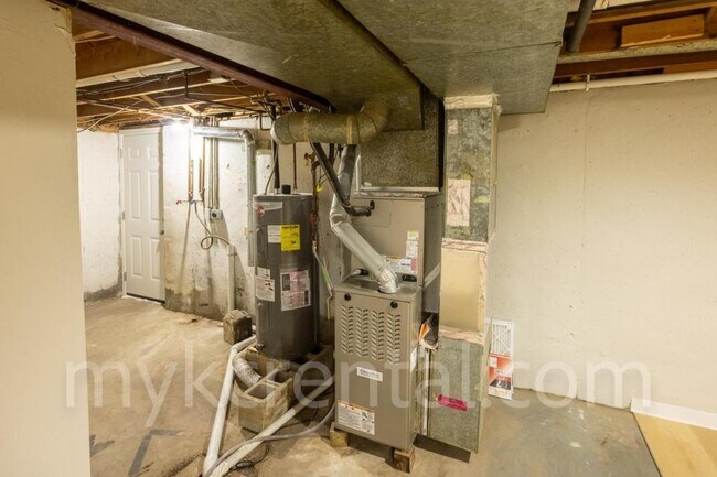 Building Photo - 9108 W 95th St