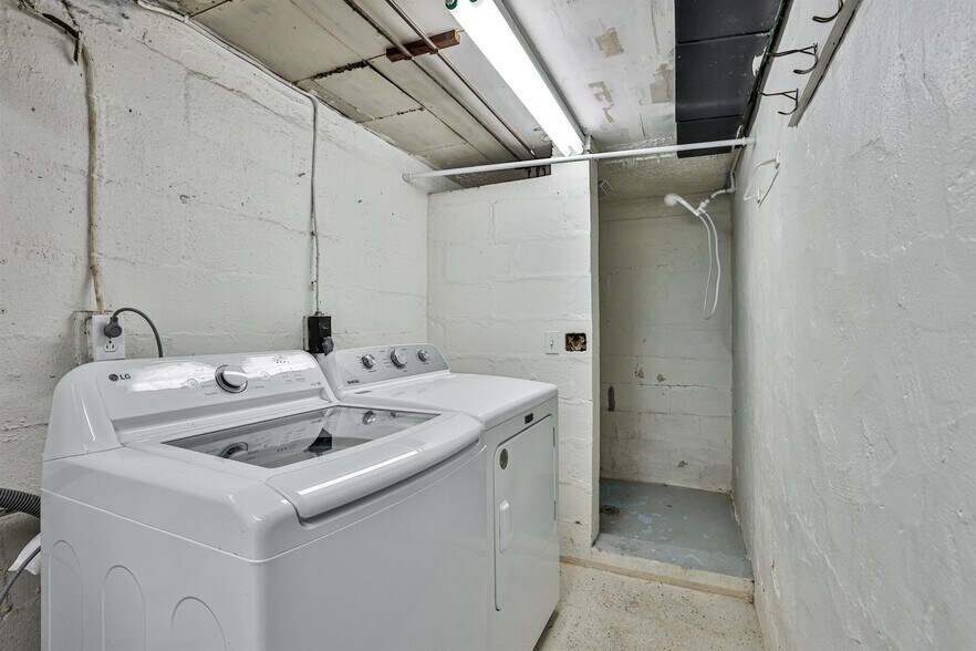 Building Photo - 3988 S Whetzel St
