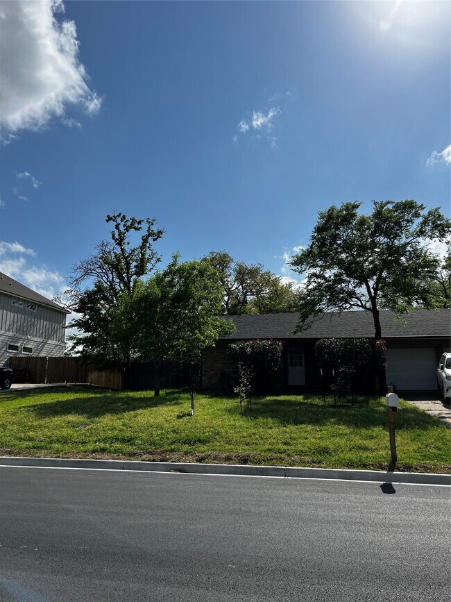 Building Photo - 1220 Berkeley St