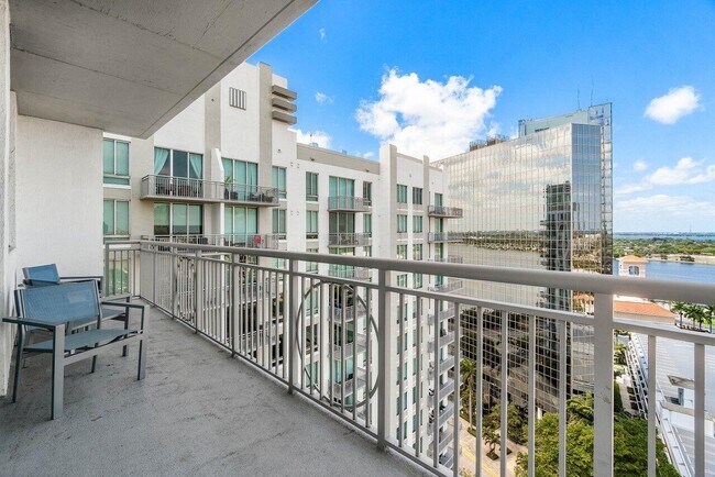 Building Photo - 300 S Australian Ave