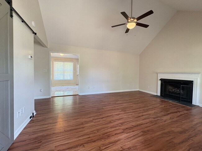 Building Photo - 3 Bedroom, 2 Bathroom House in Winston-Salem!