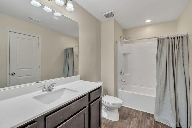 Building Photo - 1938 Millstream Hollow