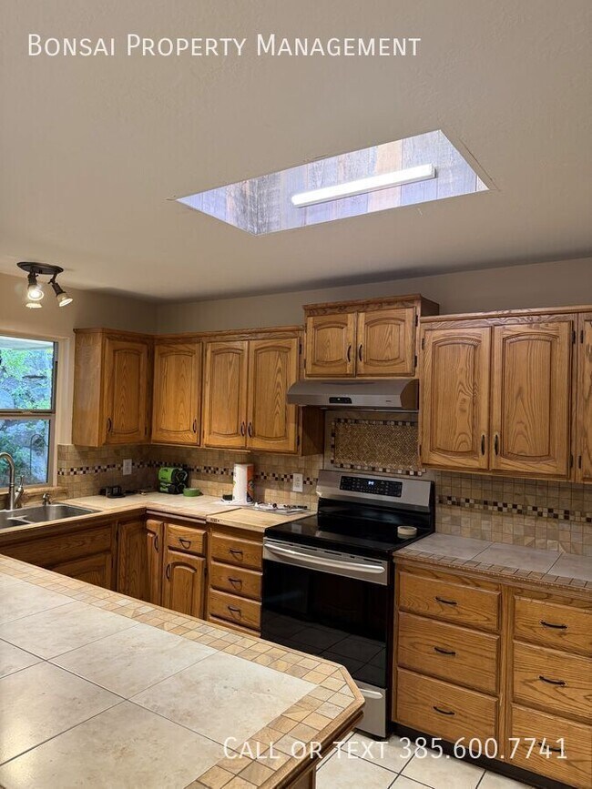 Building Photo - 1189 S 200 E