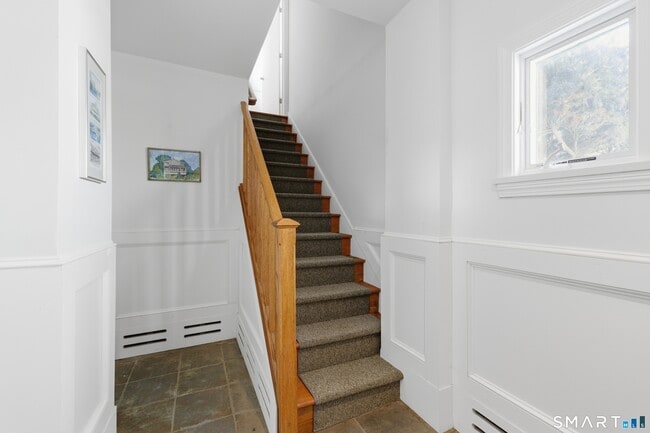 Building Photo - 2 Miller St