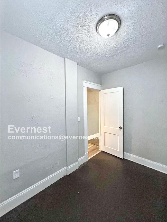 Building Photo - 3114 E 98th St