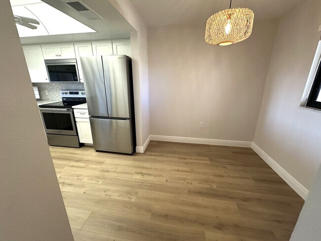 Building Photo - Gorgeous Updated Tierra Verde Annual Unfurnished Waterfront Condo 2/2 w/Garage