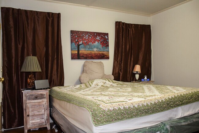 Building Photo - 596 Country Club Ln