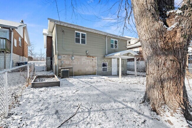 Building Photo - 8129 St Charles Ln