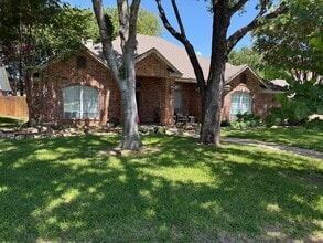 Building Photo - 9112 Monarch Dr