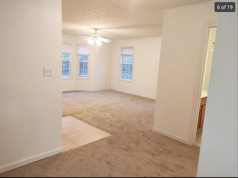 Building Photo - 122 Bach Dr