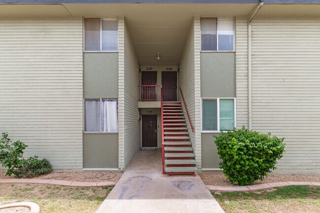 Building Photo - Phoenix apartment in ideal location!